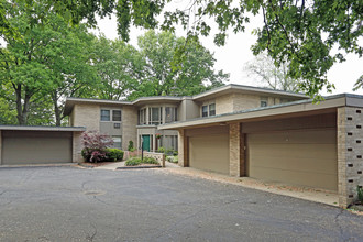 Golfview Apartments in Royal Oak, MI - Building Photo - Building Photo