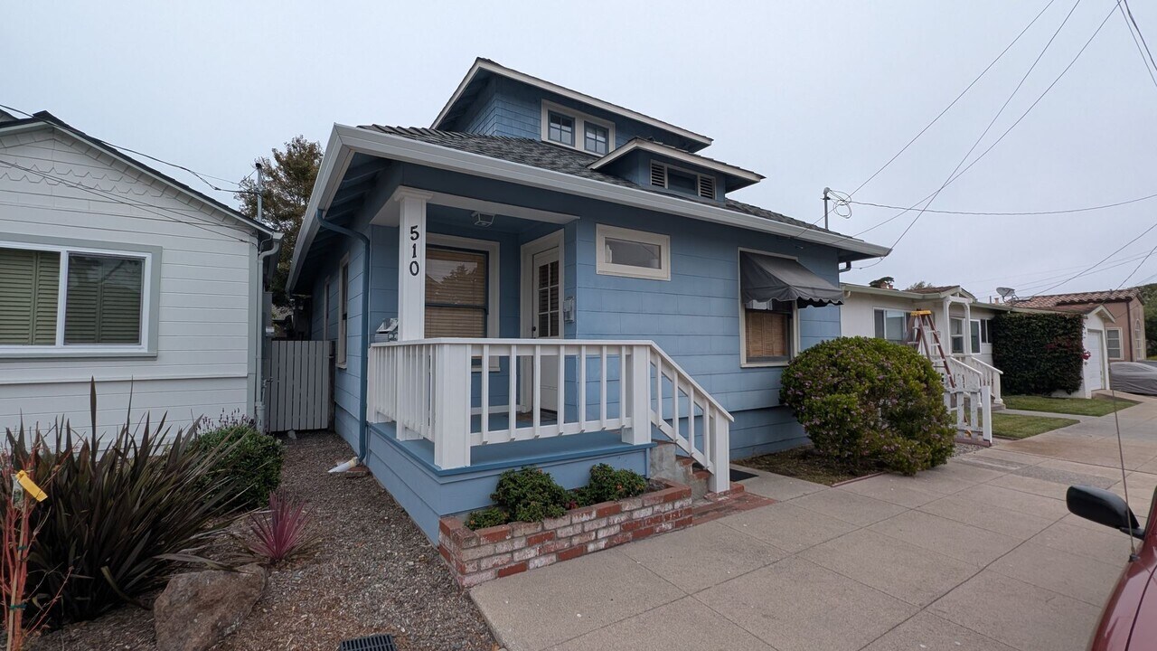 510 Willow St in Pacific Grove, CA - Building Photo