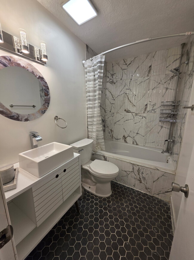 5721 Som Center Rd, Unit 20 in Solon, OH - Building Photo - Building Photo