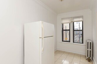 2704 N Sawyer Ave in Chicago, IL - Building Photo - Building Photo