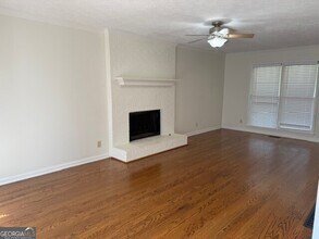 35 Chatsworth Cir in Newnan, GA - Building Photo - Building Photo