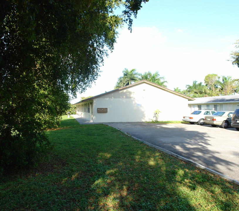 4601 SW 32nd Ave in Fort Lauderdale, FL - Building Photo