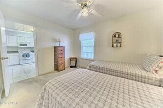 7813 N Lagoon Dr in Panama City Beach, FL - Foto de edificio - Building Photo