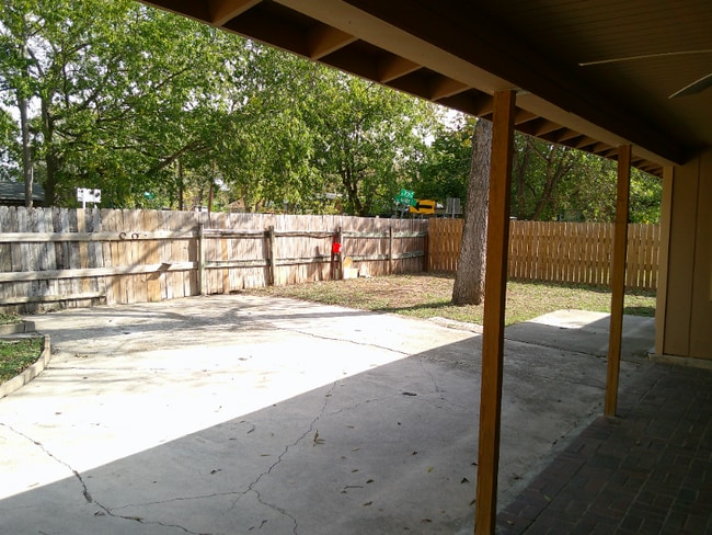 801 4th St in Seguin, TX - Foto de edificio - Building Photo