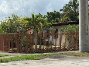 505 NW 117th St in Miami, FL - Building Photo - Building Photo