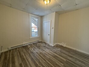 42 E Washington St in Hagerstown, MD - Foto de edificio - Building Photo