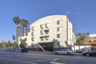 J Street Flats in San Diego, CA - Building Photo - Building Photo