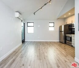 483 Washington Blvd in Marina Del Rey, CA - Building Photo - Building Photo