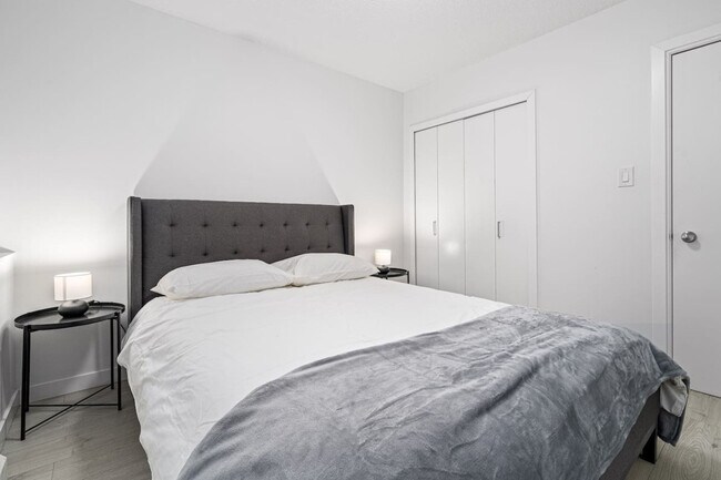 2225 W 8th Ave in Vancouver, BC - Building Photo - Building Photo