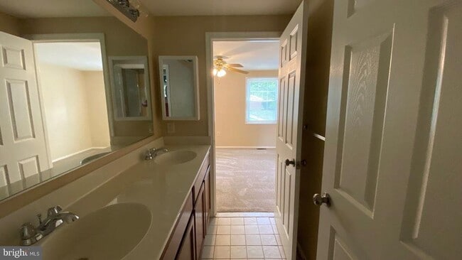 5529 Woodenhawk Cir in Columbia, MD - Building Photo - Building Photo