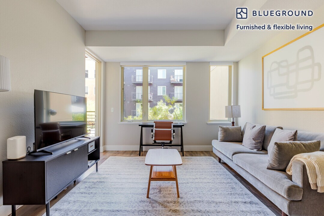 555 San Antonio Rd in Mountain View, CA - Building Photo