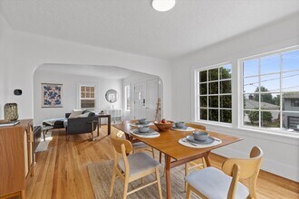 7227 SE Hawthorne Blvd in Portland, OR - Building Photo - Building Photo