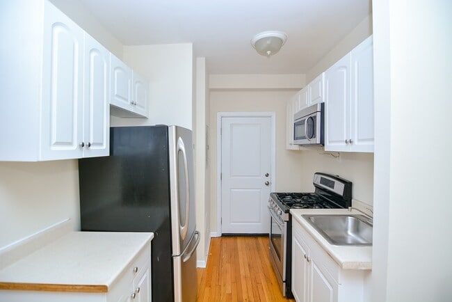 906 W Addison St, Unit 3 in Chicago, IL - Building Photo - Building Photo
