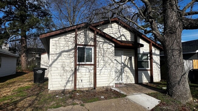 property at 3830 Sugar Creek Cir