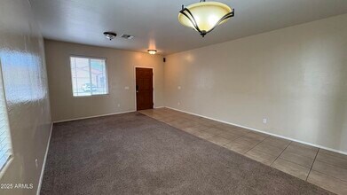 7335 W St Charles Ave in Phoenix, AZ - Building Photo - Building Photo