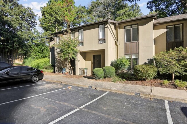 35 Ivy Trail NE in Atlanta, GA - Building Photo - Building Photo