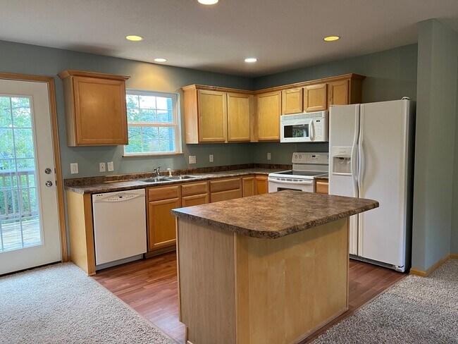 5558 Kenton Ln in Johnston, IA - Building Photo - Building Photo