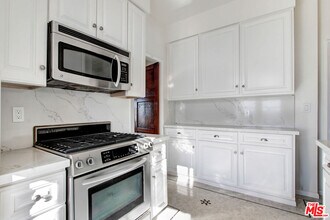 1360 N Crescent Heights Blvd in West Hollywood, CA - Building Photo - Building Photo
