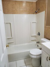 6040 Cascade Dr in Berkeley, MO - Building Photo - Building Photo