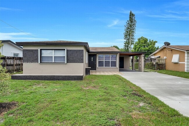 7762 Plantation Blvd in Miramar, FL - Building Photo - Building Photo
