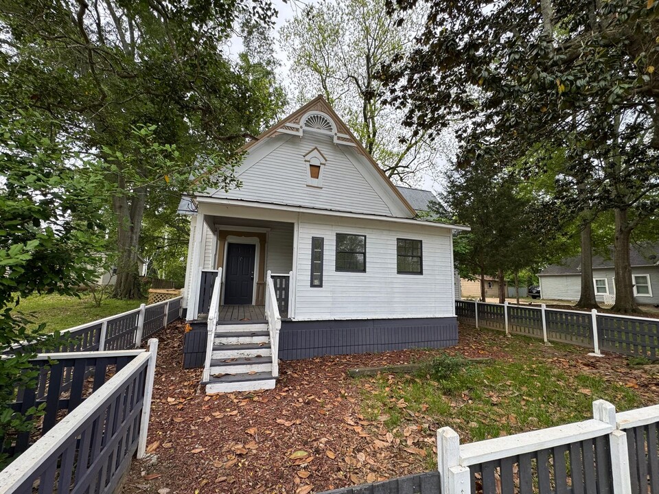 172 Meadow St in Tallapoosa, GA - Building Photo