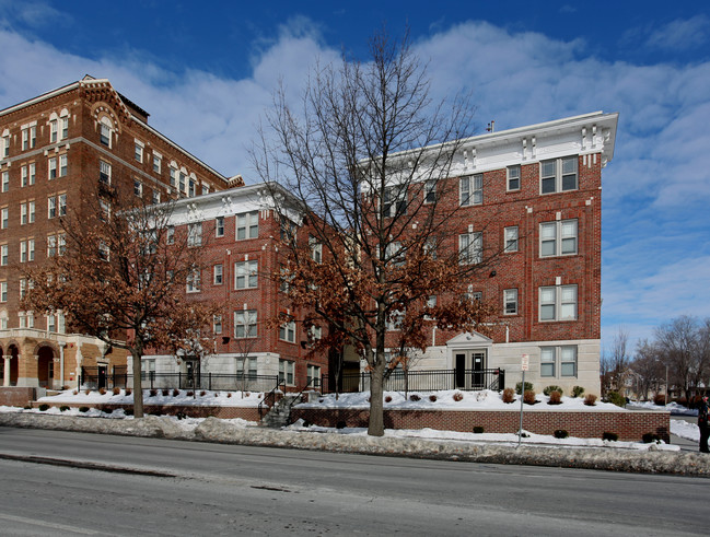 Bainbridge Apartments in Kansas City, MO - Building Photo - Building Photo