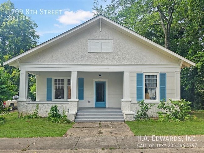 property at 1709 8th St