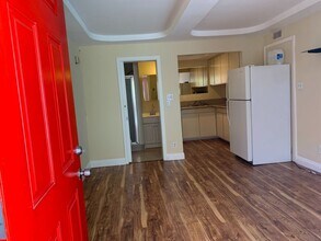 22752 Cavalier St in Woodland Hills, CA - Building Photo - Building Photo