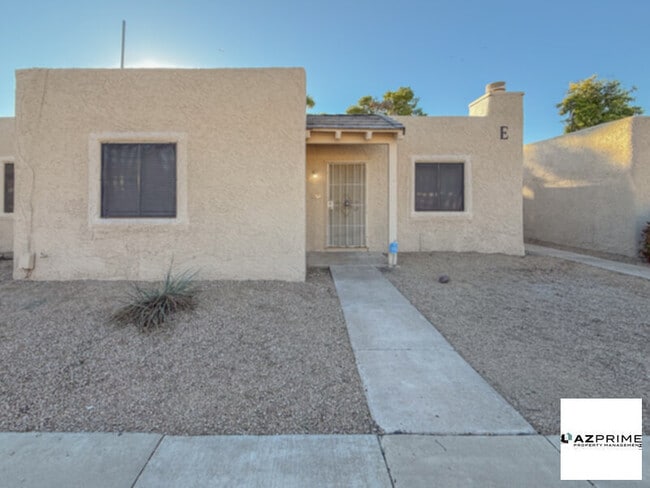 15601 N 27th St in Phoenix, AZ - Building Photo - Building Photo