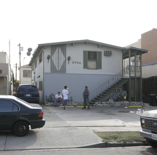 5704 La Mirada Ave in Los Angeles, CA - Building Photo - Building Photo