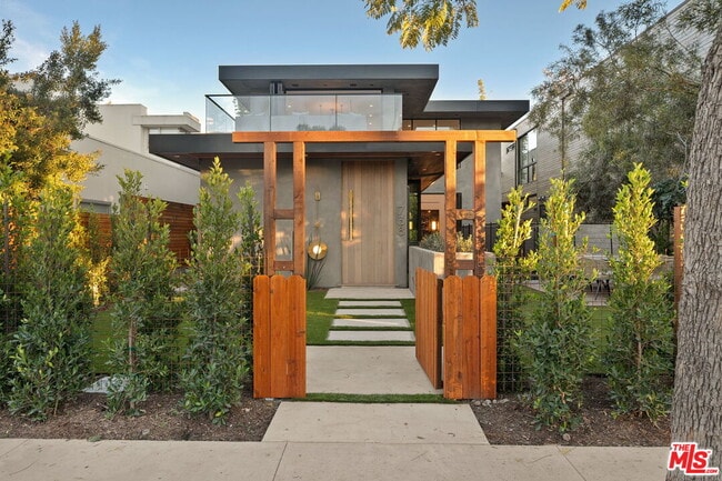 property at 738 Palms Blvd