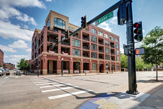 2210 Blake St in Denver, CO - Building Photo - Building Photo