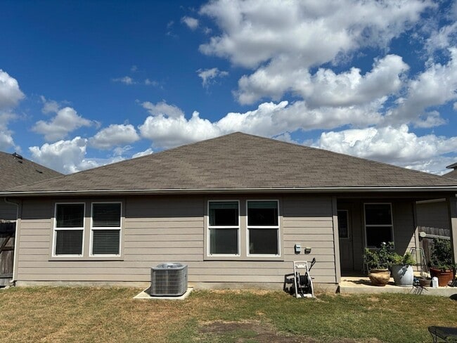 820 Nodding Nixie in Seguin, TX - Building Photo - Building Photo