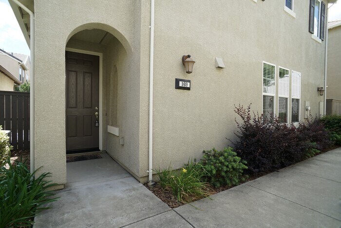 169 Talmont Cir in Roseville, CA - Building Photo