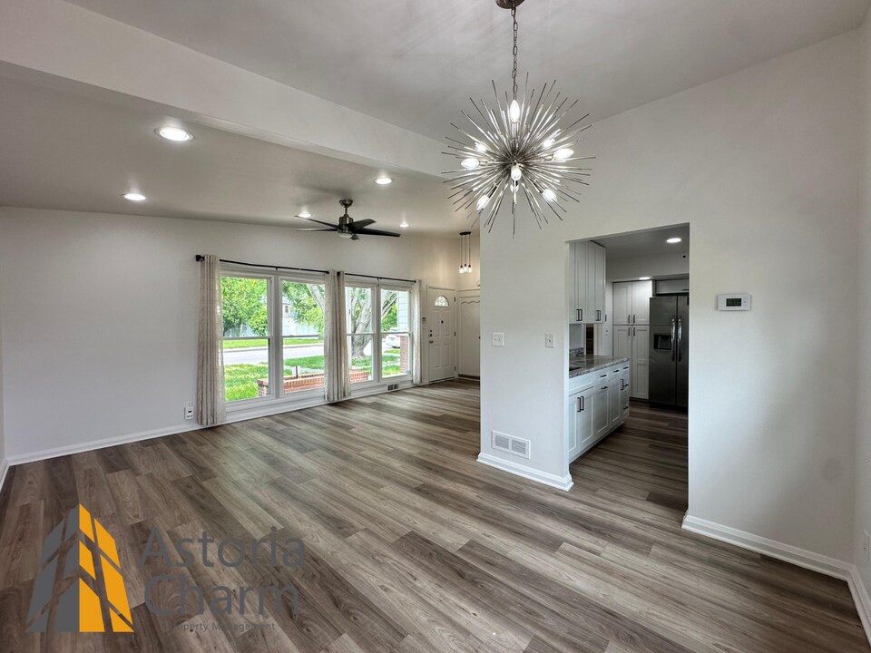 3405 Seven Mile Ln in Pikesville, MD - Building Photo
