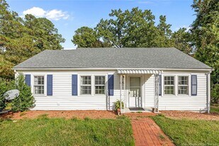 1932 Dogwood St in Fayetteville, NC - Building Photo