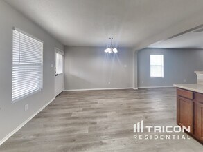 16247 Kentucky Ridge in Selma, TX - Foto de edificio - Building Photo