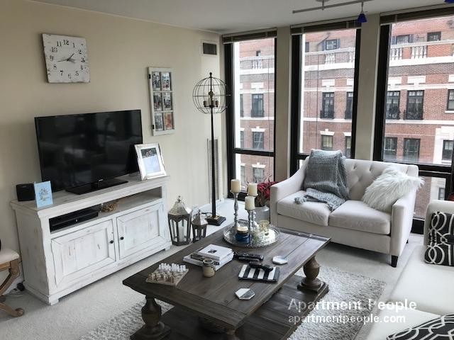 1 E Scott St-Unit -903 in Chicago, IL - Building Photo - Building Photo