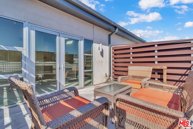 property at 940 E 2nd St