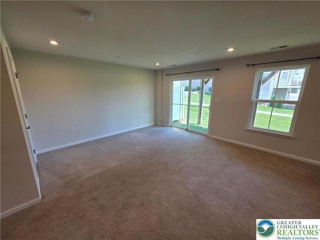 2434 Emanuel Ct in Easton, PA - Building Photo - Building Photo