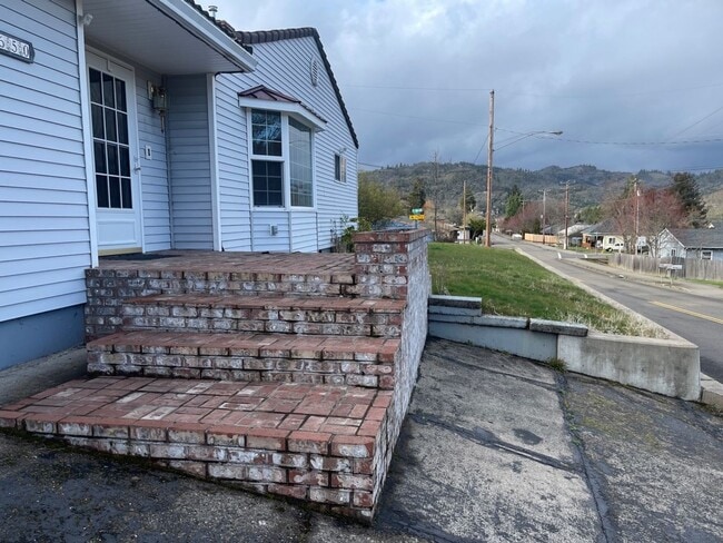 650 SE Ramp Rd in Roseburg, OR - Building Photo - Building Photo