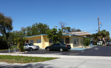 1920 Suwanee Ave in Ft. Myers, FL - Foto de edificio - Building Photo