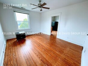 3215 Enyart Ave in Cincinnati, OH - Foto de edificio - Building Photo