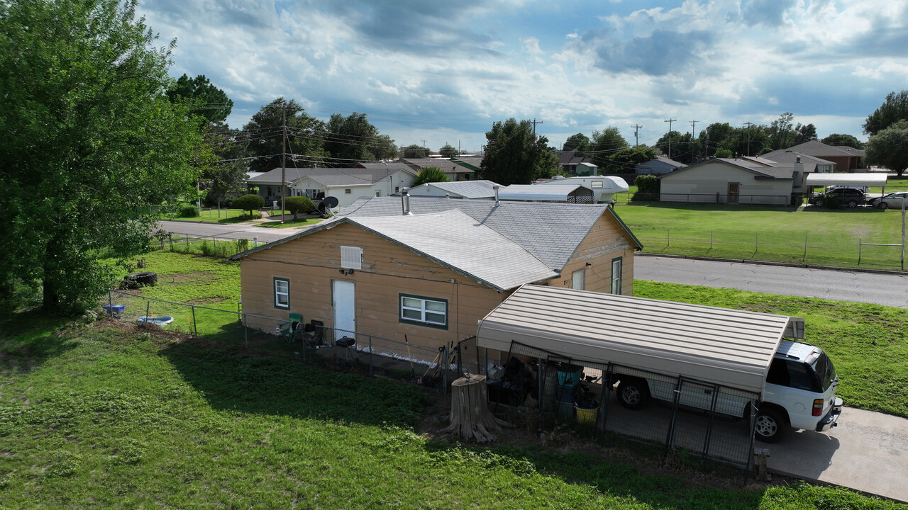 2329 Kansas Ave in Woodward, OK - Building Photo