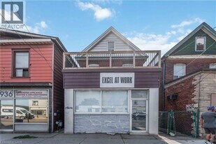 934 Barton St E in Hamilton, ON - Building Photo