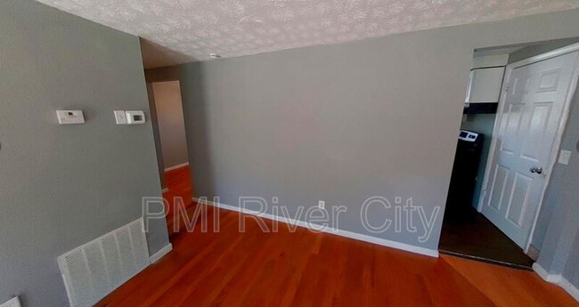 7471 John F Kennedy Dr W in Jacksonville, FL - Building Photo - Building Photo