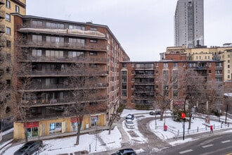 LE MONTAIGNE in Montréal, QC - Building Photo - Building Photo