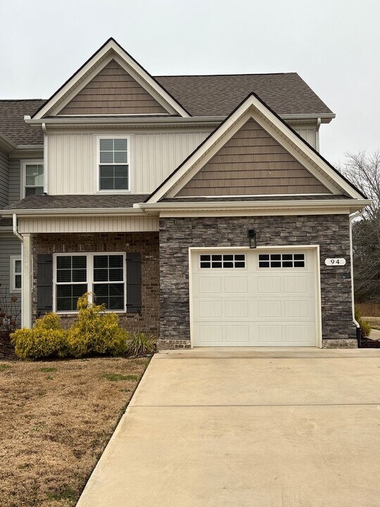 94 Creek Wood Rd in Manchester, TN - Building Photo