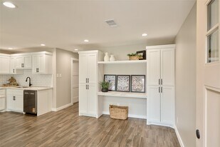 1014 Graham Dr in Tomball, TX - Building Photo