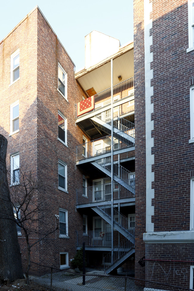 Salem Street Apartments in Malden, MA - Foto de edificio - Building Photo